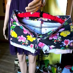 Nice faded shorts, no holes nor tear.